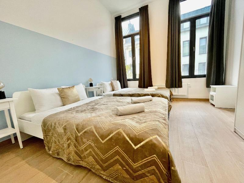 One Lux Stay Near Fashion District image