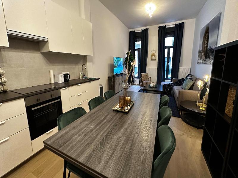 One Lux Stay Near Fashion District image