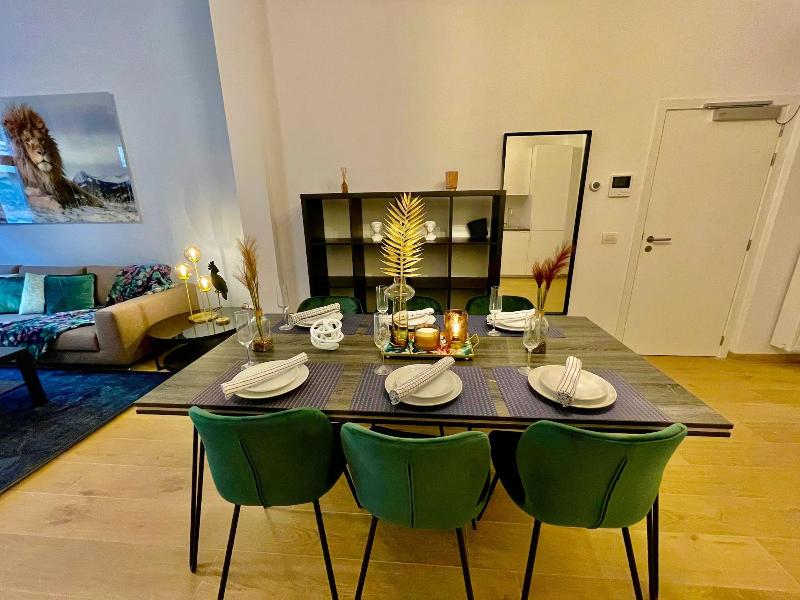 One Lux Stay Near Fashion District image
