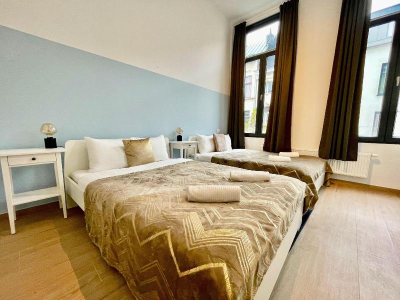 One Lux Stay Near Fashion District image