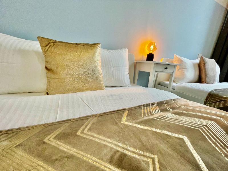 One Lux Stay Near Fashion District image