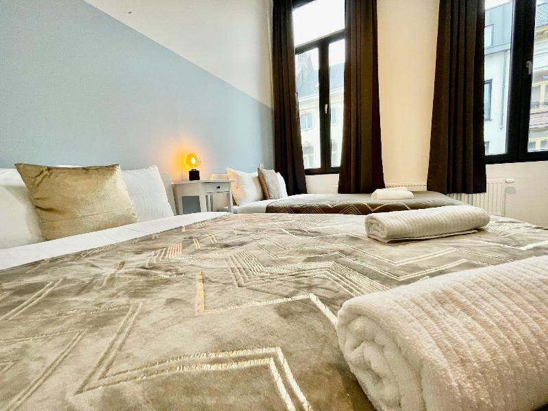 One Lux Stay Near Fashion District image