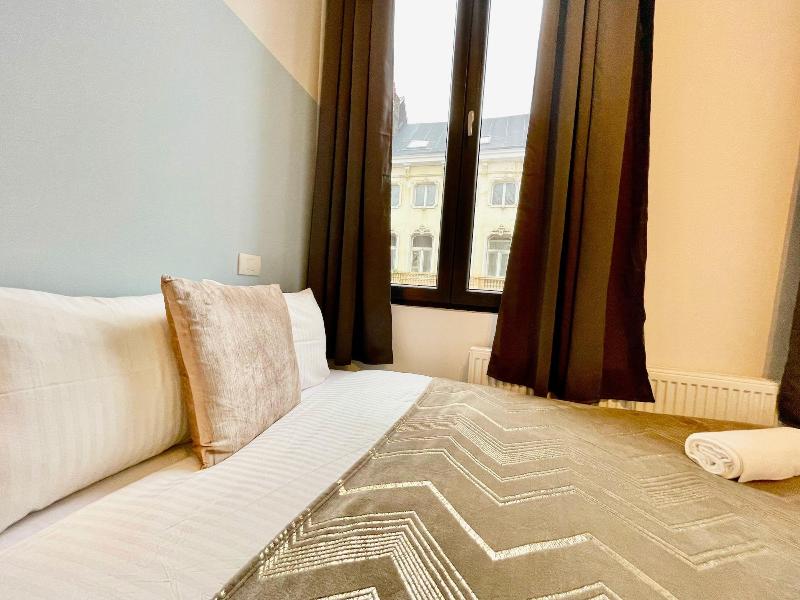 One Lux Stay Near Fashion District image