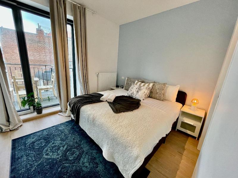 One Lux Stay Near Fashion District image