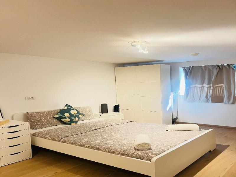 One Lux Stay Near Fashion District image