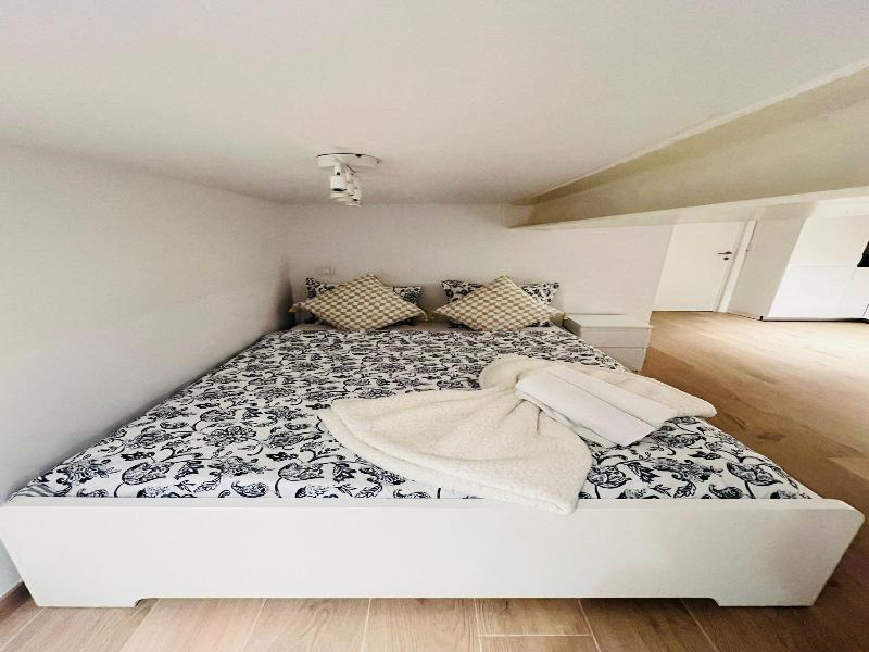 One Lux Stay Near Fashion District image