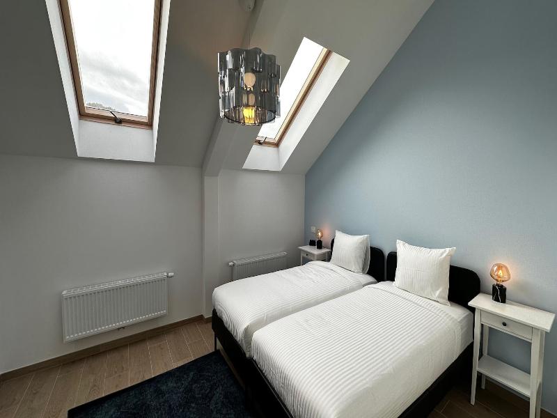 One Lux Stay Near Fashion District image