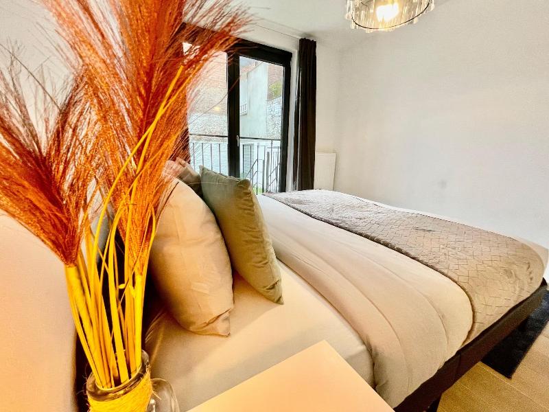One Lux Stay Near Fashion District image