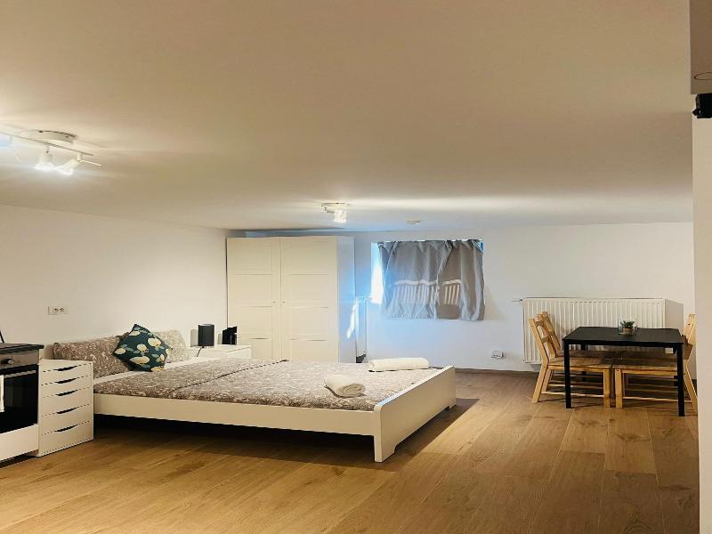 One Lux Stay Near Fashion District image