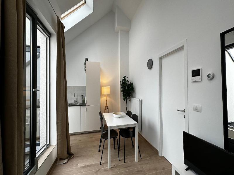 One Lux Stay Near Fashion District image