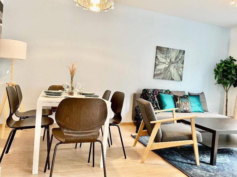 One Lux Stay Near Fashion District image