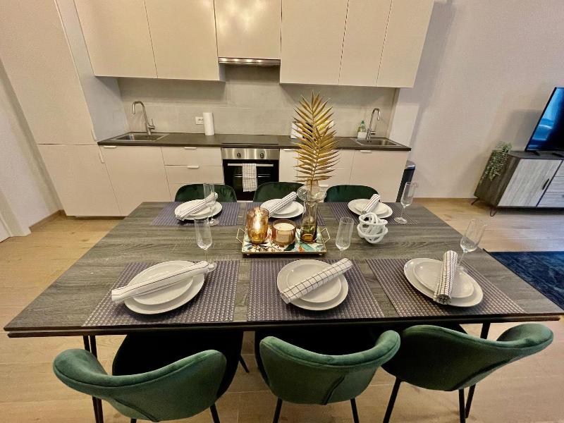 One Lux Stay Near Fashion District image