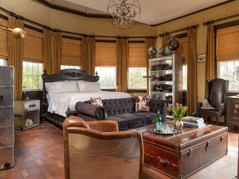 The Inn At Tacaro Estate image