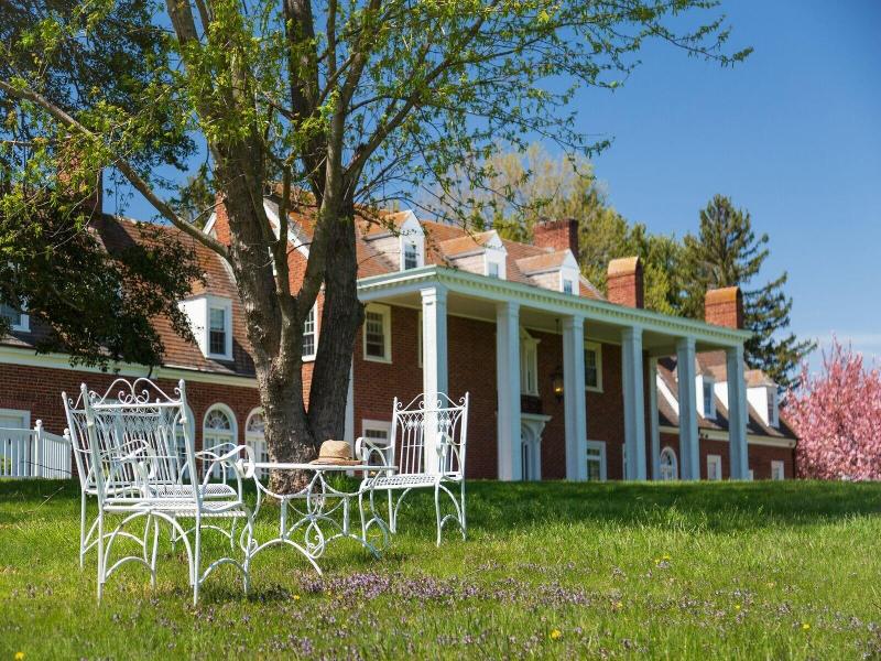 The Inn At Tacaro Estate image