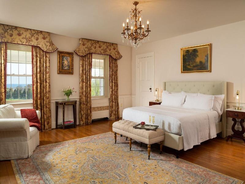 The Inn At Tacaro Estate image