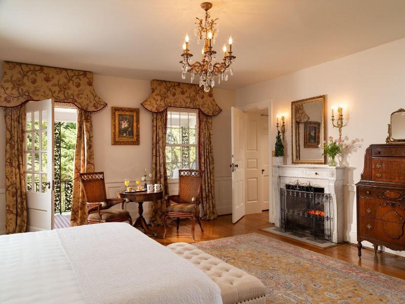 The Inn At Tacaro Estate image