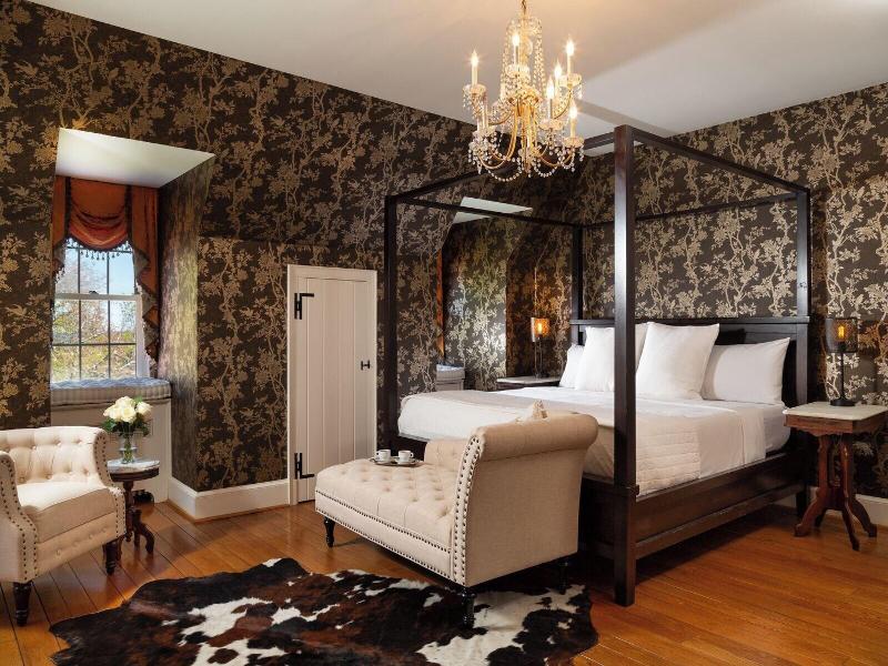 The Inn At Tacaro Estate image