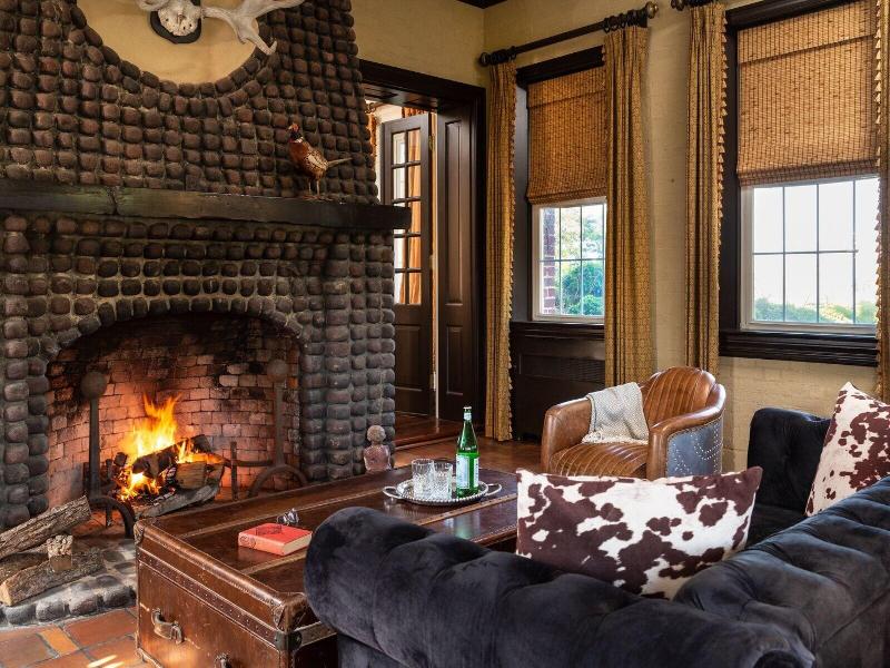 The Inn At Tacaro Estate image