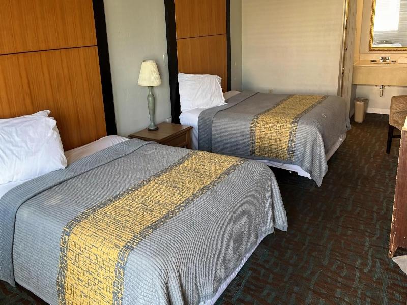 Apm Inn And Suite 5