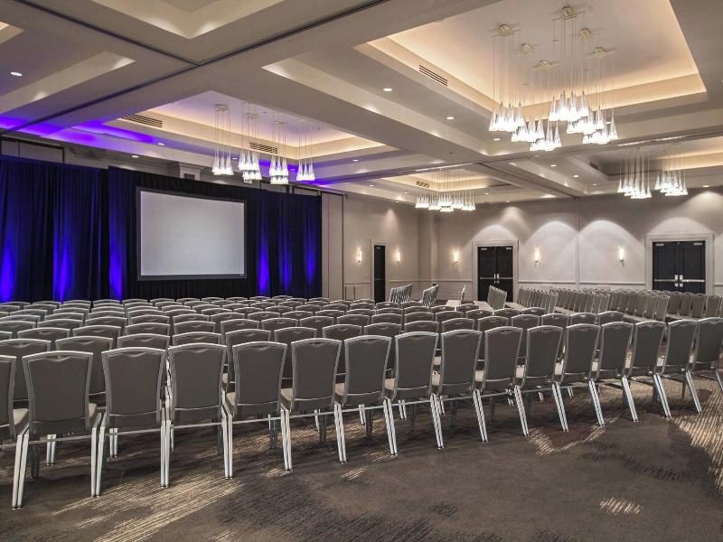 Renaissance Chicago O'Hare Suites Hotel image