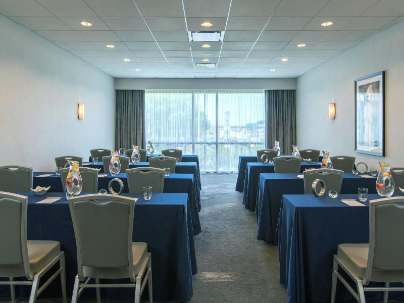 Renaissance Chicago O'Hare Suites Hotel image