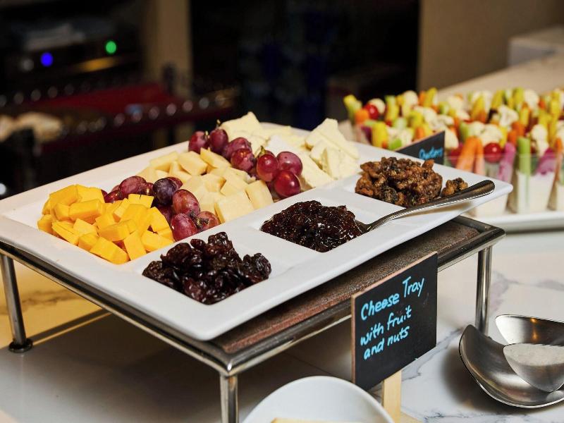Renaissance Chicago O'Hare Suites Hotel image