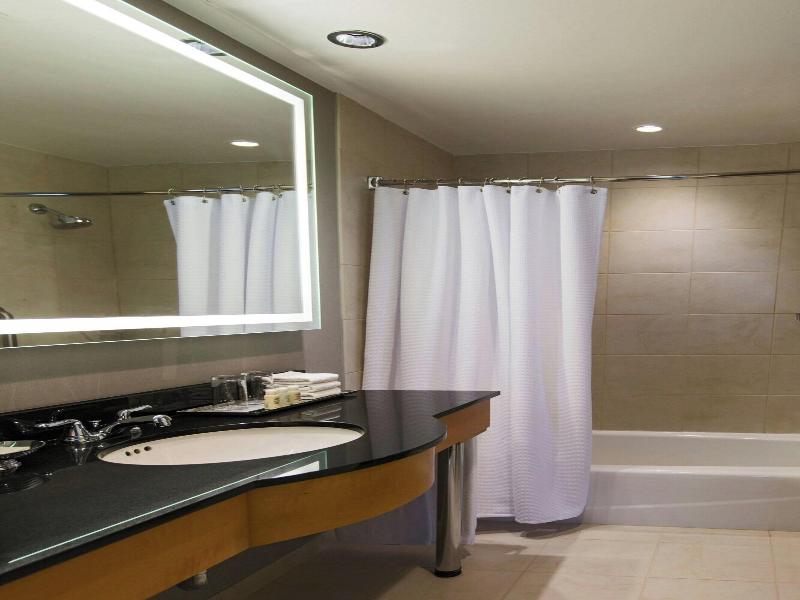 Renaissance Chicago O'Hare Suites Hotel image