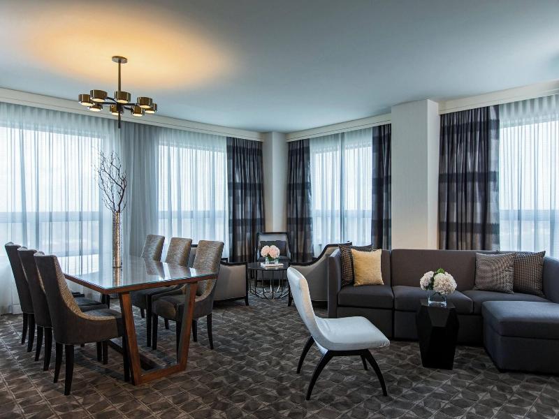 Renaissance Chicago O'Hare Suites Hotel image