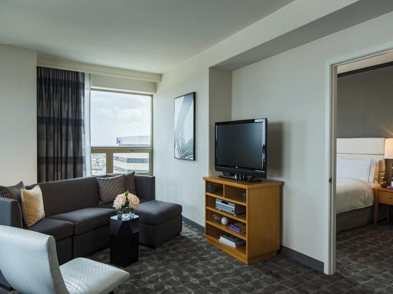 Renaissance Chicago O'Hare Suites Hotel image