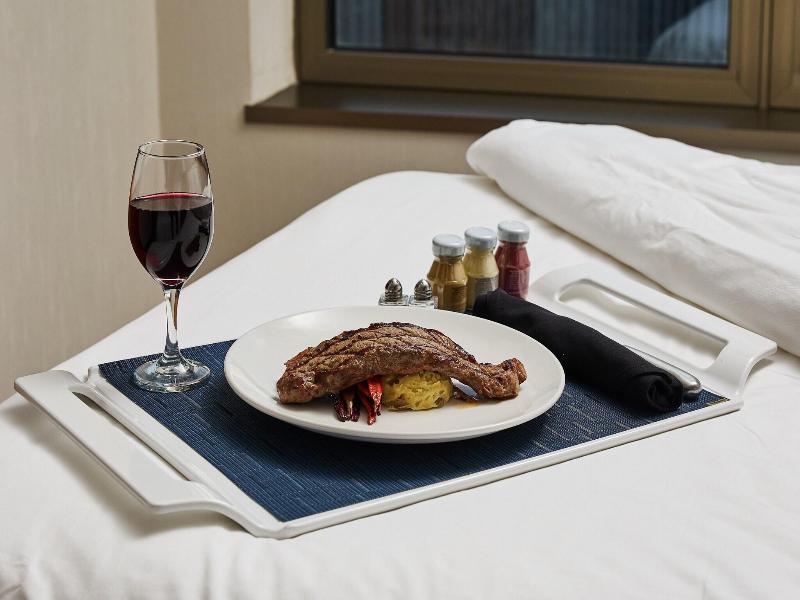 Renaissance Chicago O'Hare Suites Hotel image