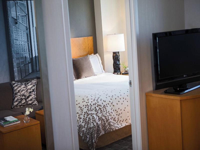 Renaissance Chicago O'Hare Suites Hotel image