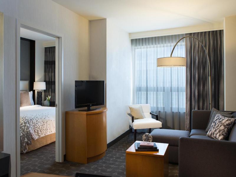 Renaissance Chicago O'Hare Suites Hotel image