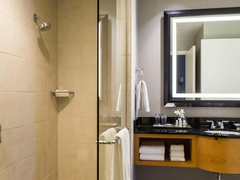 Renaissance Chicago O'Hare Suites Hotel image