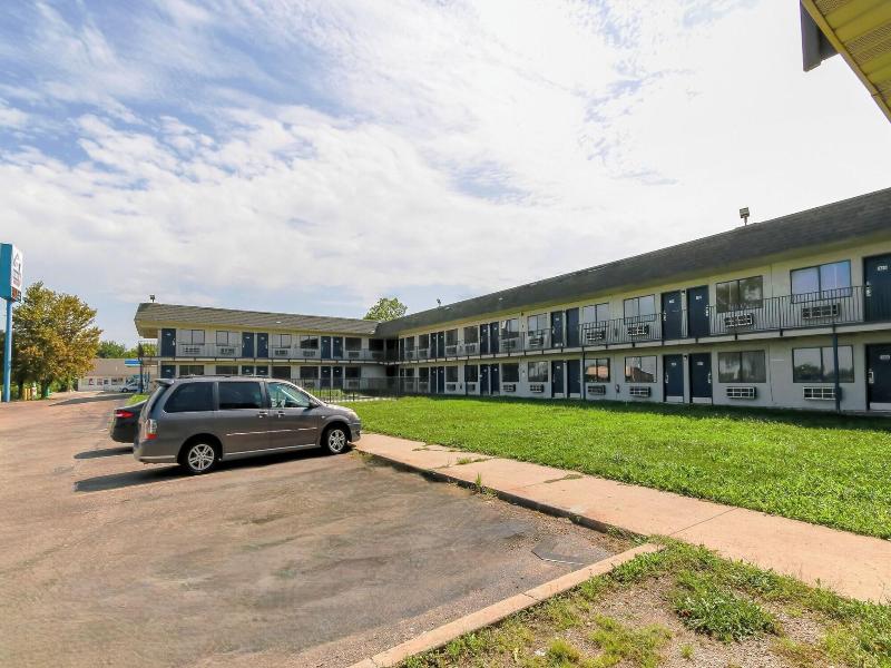 Home 6 By Townhouse Topeka Ks I 70 — photo 31