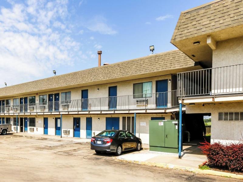 Home 6 By Townhouse Topeka Ks I 70 — photo 30