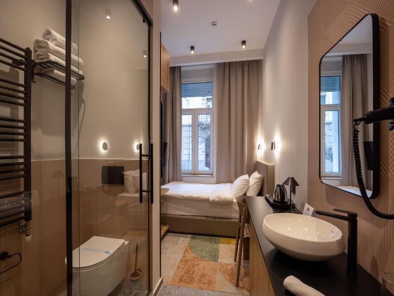 Hop Inn Rooms & Suites Belgrade image