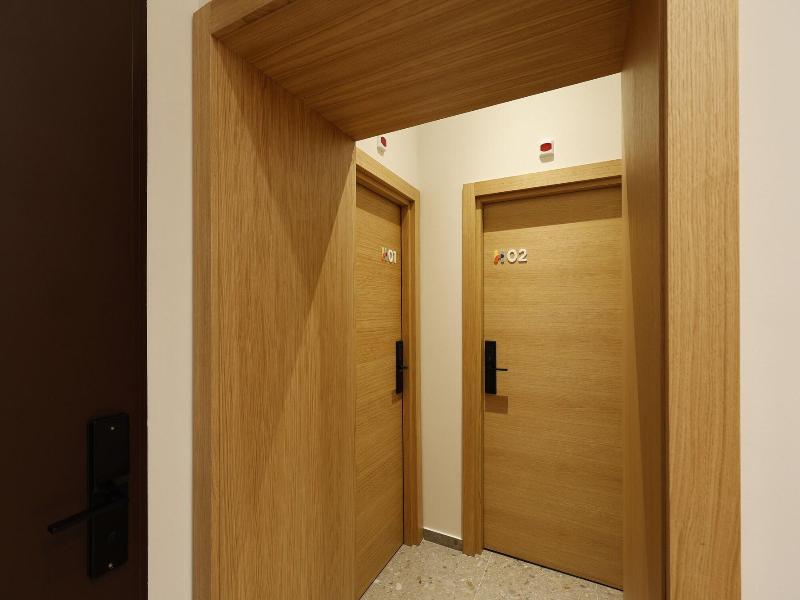 Hop Inn Rooms & Suites Belgrade image