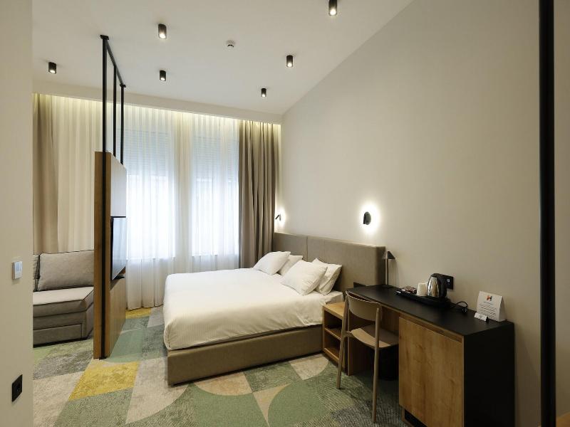 Hop Inn Rooms & Suites Belgrade image