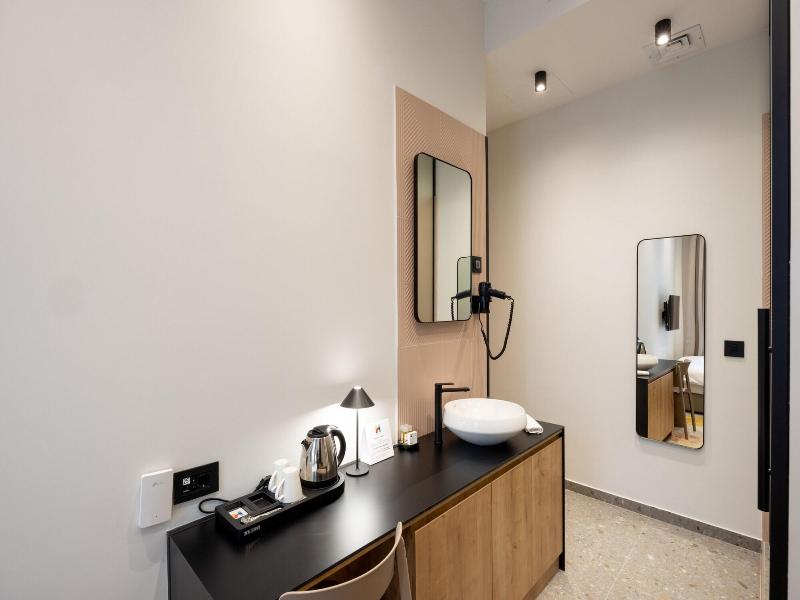 Hop Inn Rooms & Suites Belgrade image