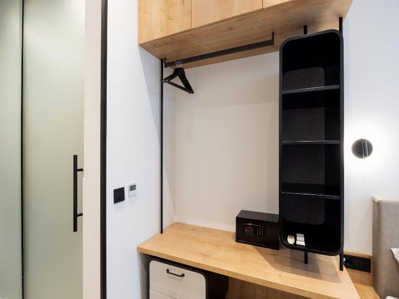 Hop Inn Rooms & Suites Belgrade image