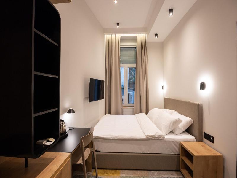 Hop Inn Rooms & Suites Belgrade image