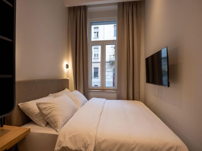 Hop Inn Rooms & Suites Belgrade image