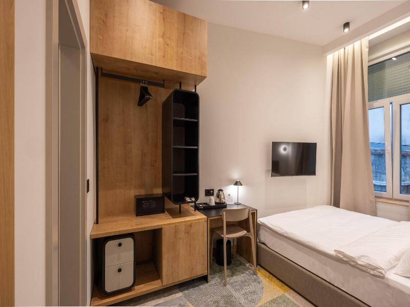 Hop Inn Rooms & Suites Belgrade image