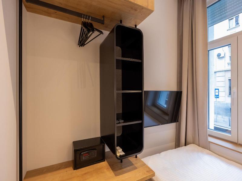 Hop Inn Rooms & Suites Belgrade image
