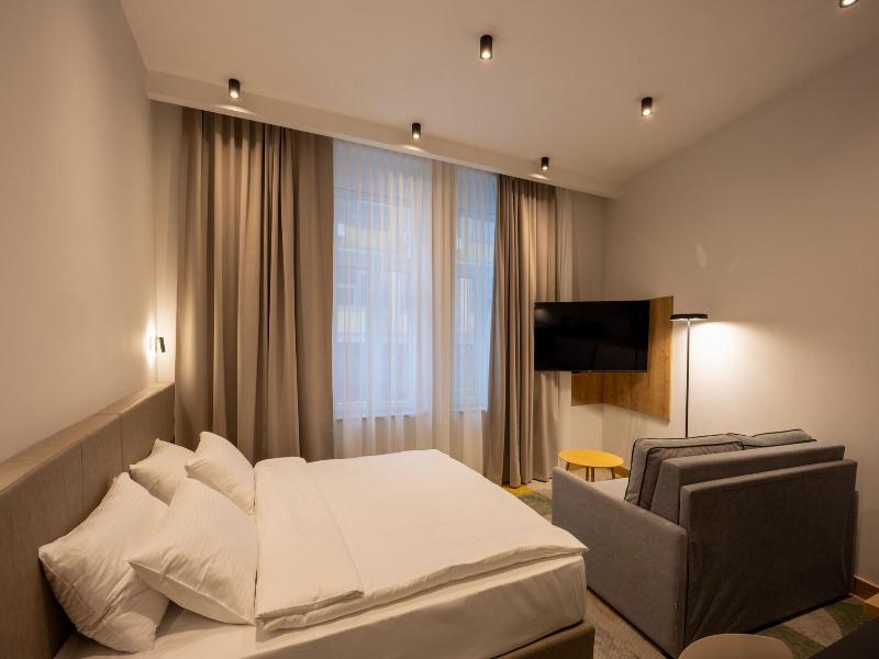 Hop Inn Rooms & Suites Belgrade image