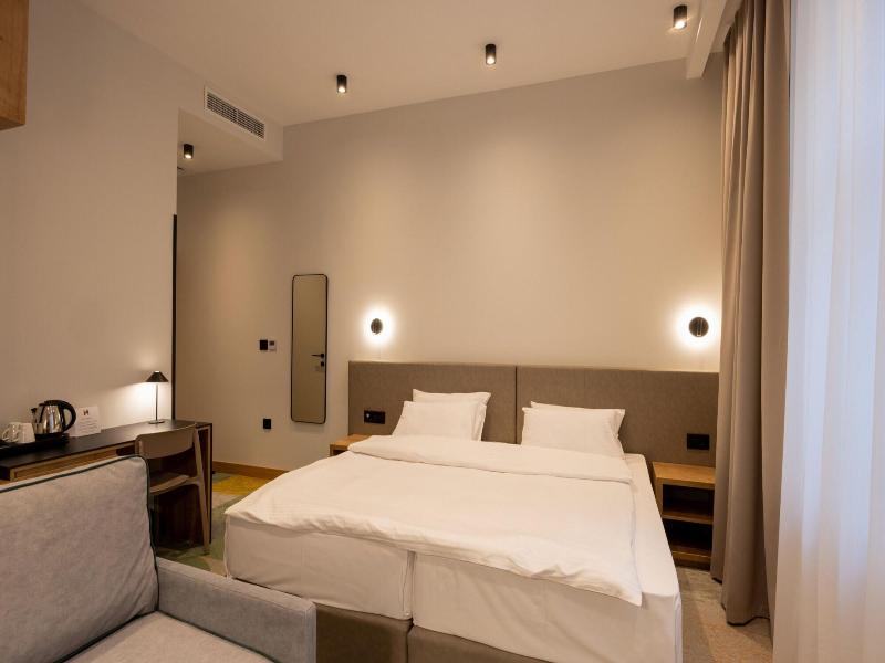 Hop Inn Rooms & Suites Belgrade image