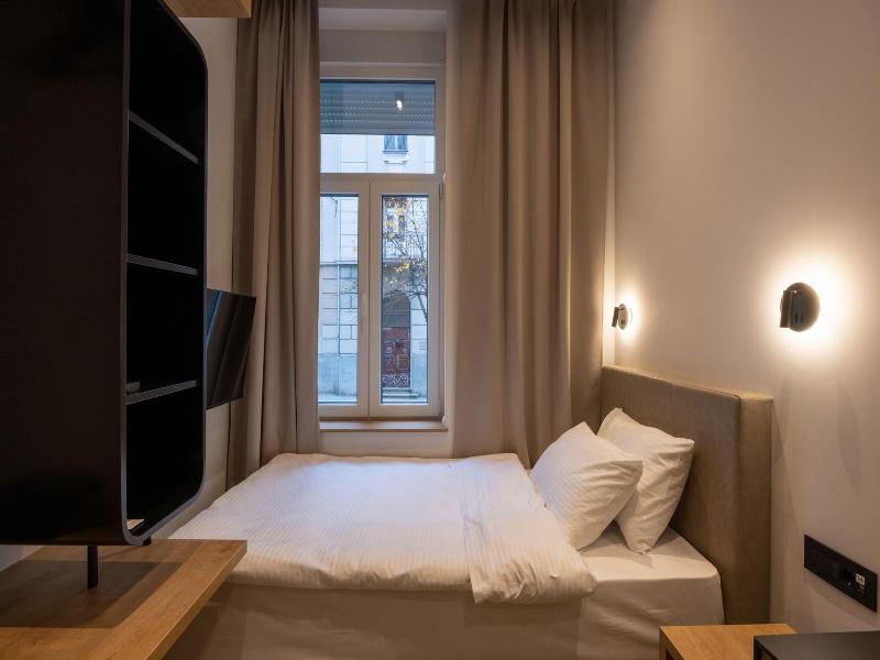 Hop Inn Rooms & Suites Belgrade image