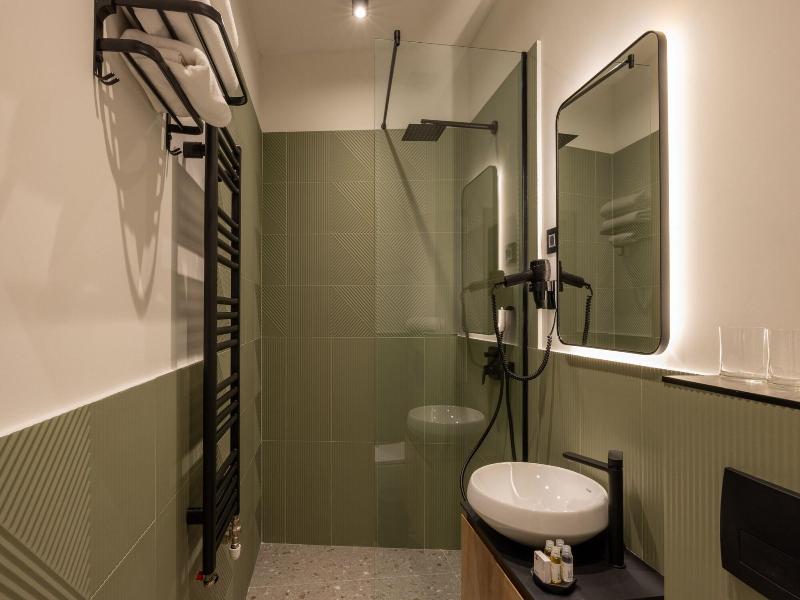 Hop Inn Rooms & Suites Belgrade image