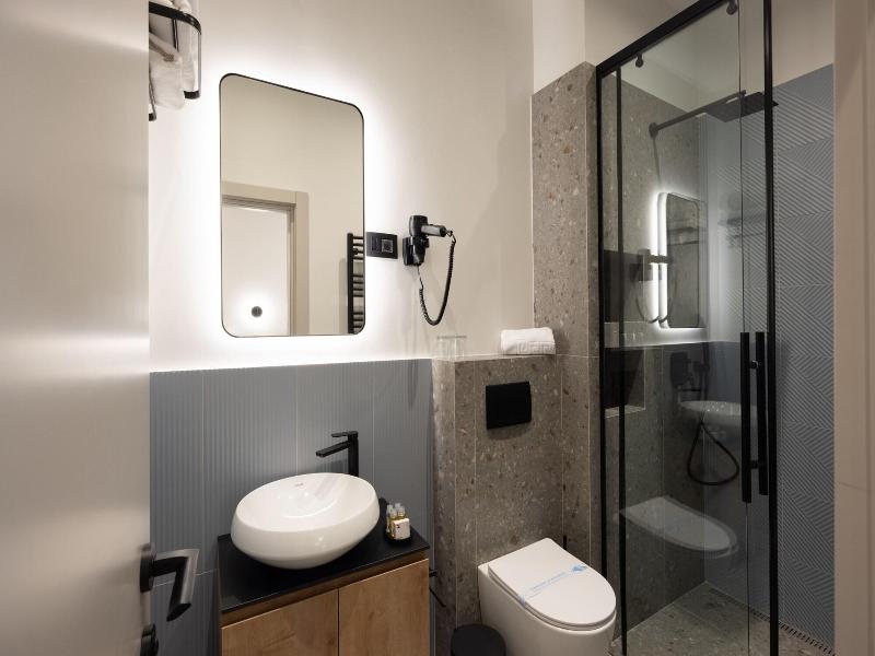 Hop Inn Rooms & Suites Belgrade image