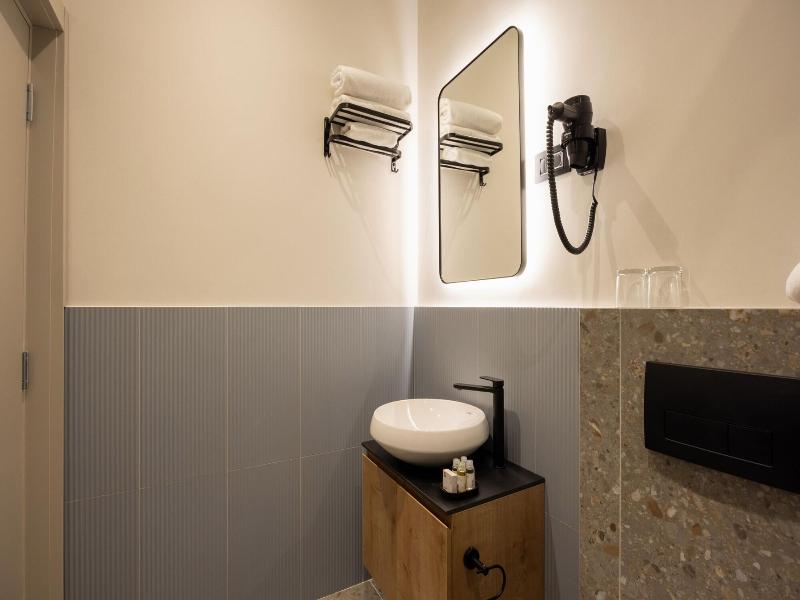Hop Inn Rooms & Suites Belgrade image